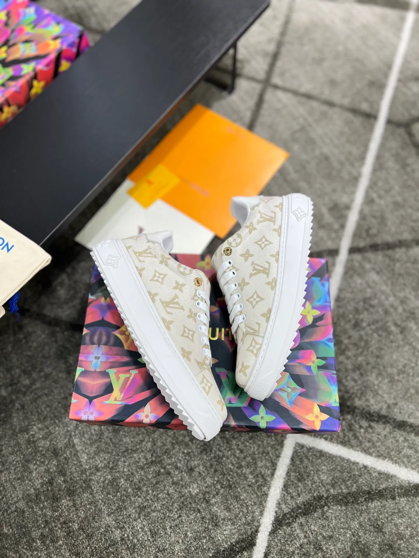Factory price: 520💰LOUIS VUITTON [Louis VUITTON] New trendy Lv is on the market🎁, casual and fashionable men's shoes👟The upper is made of imported original fabric + cowhide mesh lining, the original wear-resistant rubber outsole, the version is simple and elegant, exclusive for trendy men, six colors available, code number: 38-44, customized 45, 46